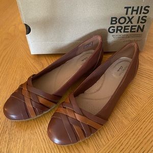 Clarks shoes BRAND NEW ~ Sara Clover Mahogany combination